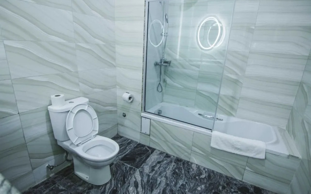 Bon Hotel Platinum