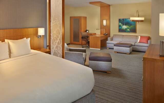 Hyatt Place Chapel Hill / Southern Village