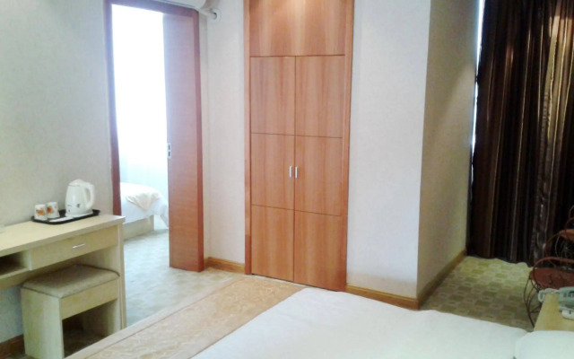 Nanning Hawks Holiday Hotel
