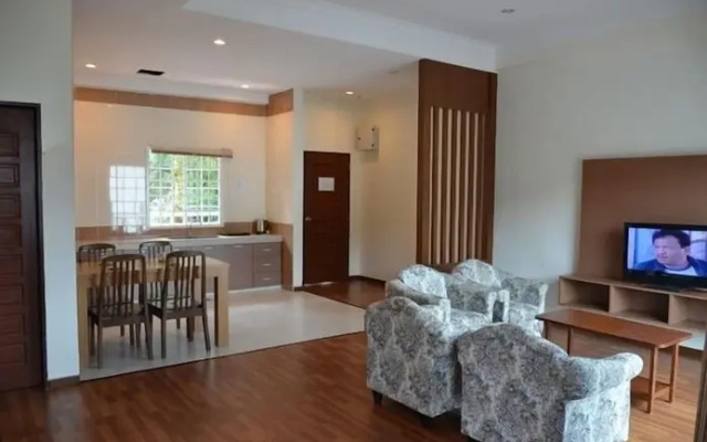 Iris House Resort