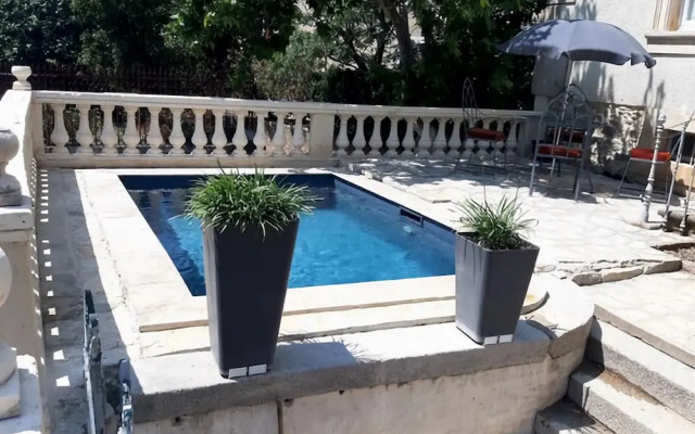 Elegant Holiday Home Near the Canal du Midi