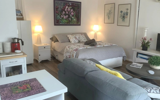 Petite Provence Cottage