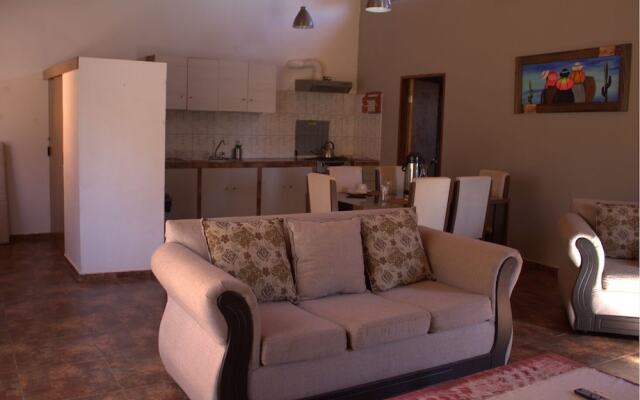 Peumayen Atacama / Hostal & Cabaña