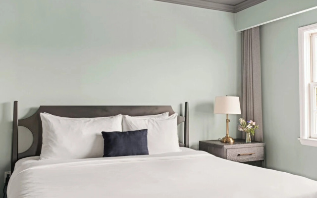 The Harbor Front Inn