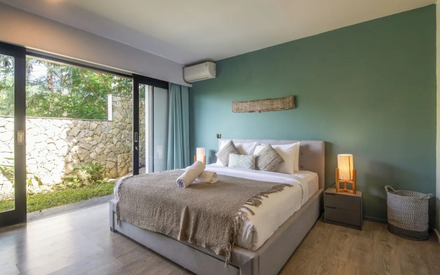 Luxurious 6BR Clifftop Villa, 5 Minutes to Bingin