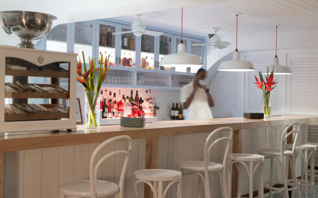 Coral Sands Inn & Cottages