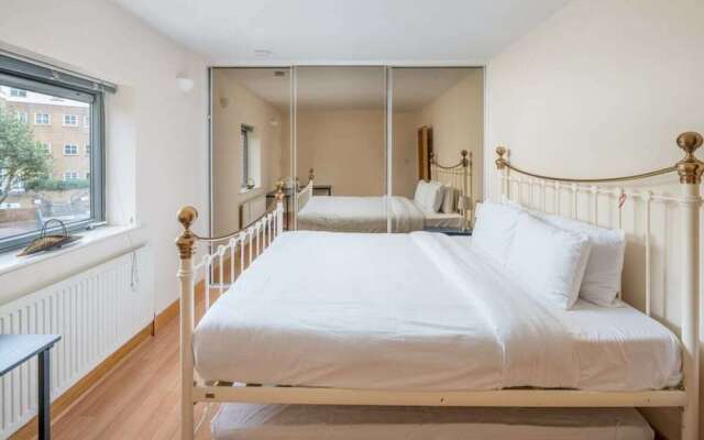 Bright 2 Bed 2 Bath apt Near Canary Wharf