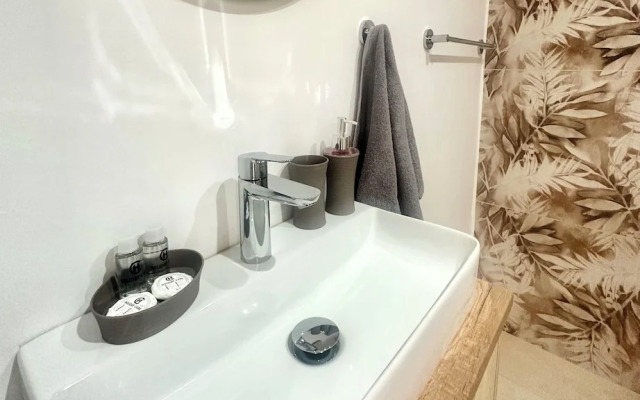 Sun Plaza Suites - Adults Only