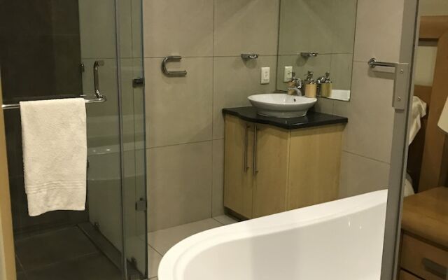 First Divine Suites - Hydro Park