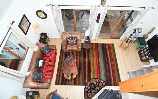 River Time Cabin -time Floats Away!