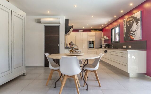 Serene Villa in Saint-Victor-la-Coste with Private Pool