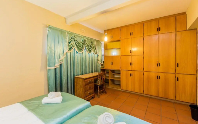 Ajee B&b