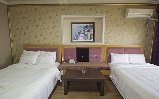 Sun House Hotel