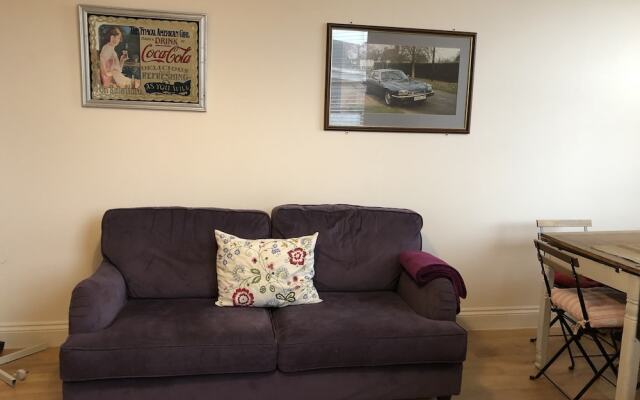 2 Bed Flat by Shoreditch Station Zone 1