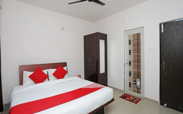 OYO 13527 Usha Residdency