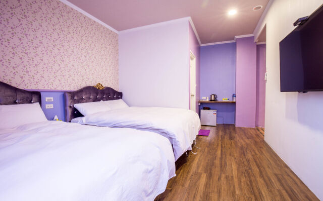 N. Castle Hotel