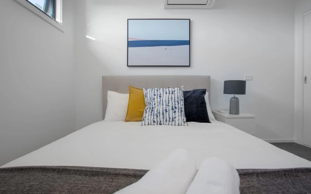 Trendy Sweet Home In Blackburn South