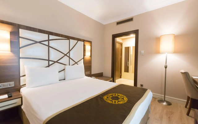 The Grand Mira Hotel