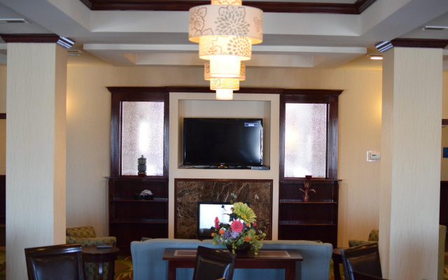 Holiday Inn Express Hotel & Suites Pratt by IHG