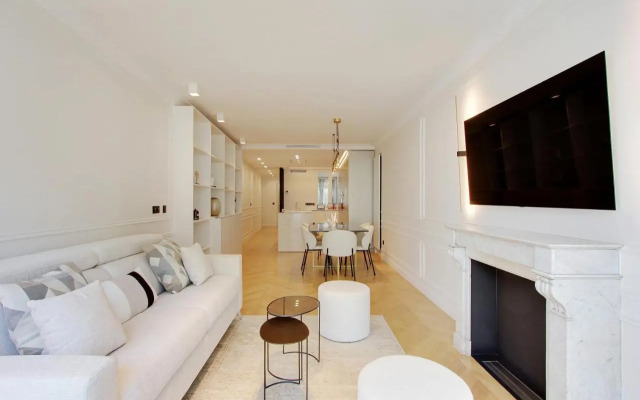 Stunning apartment with view at the very heart of Paris