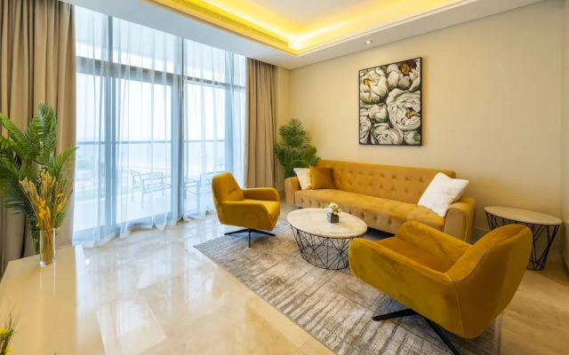 Spacious beachfront 2 bedroom apartment