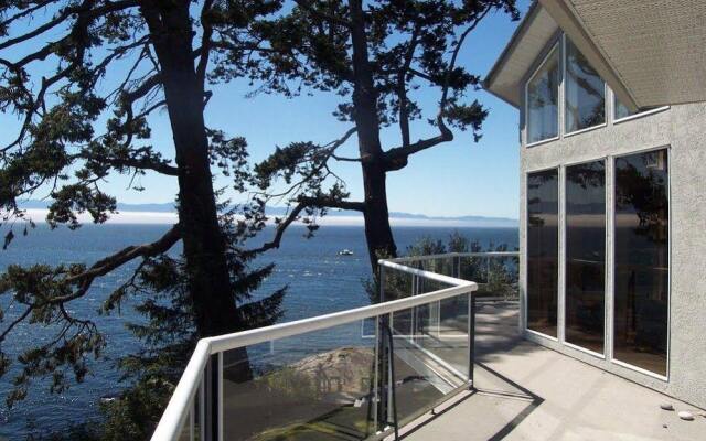 Otter Point House by BC Island Vacation Homes