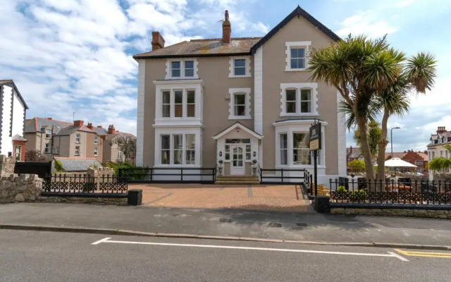 Lansdowne House with Private Car Park