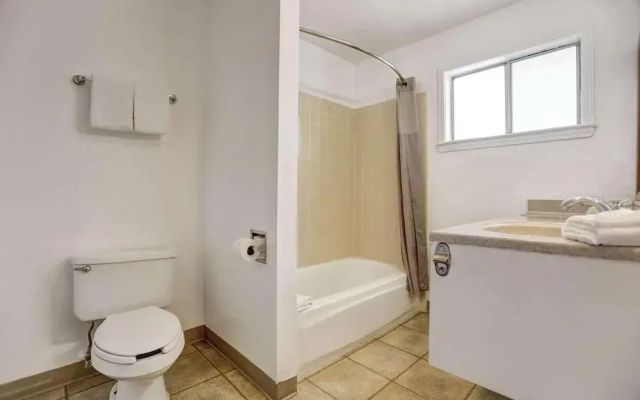 Quality Inn & Suites Tradewinds