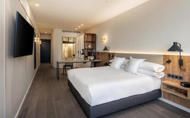 LIVVO Lumm Hotel 