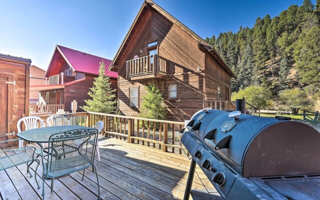 Ski-in/ski-out Red River Cabin w/ Mtn Views!