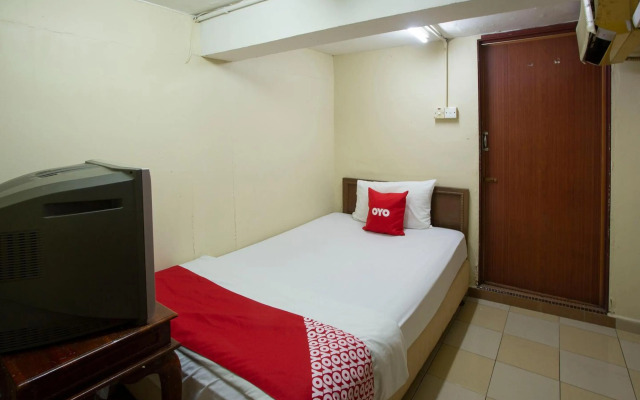 SPOT ON 90137 Casavilla Hotel Pudu