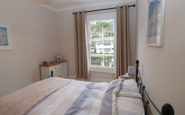 The English School, Flat 2