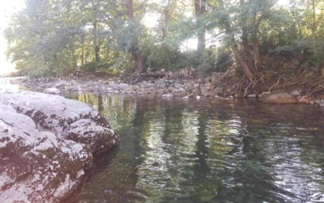 Chalet adosado con piscina en plena naturaleza