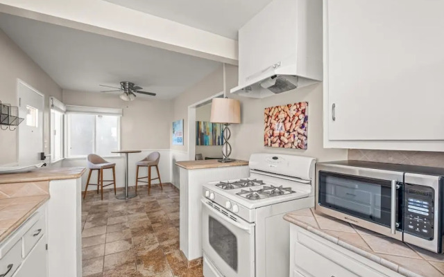 Beachside Apt With Laundry AC Patio