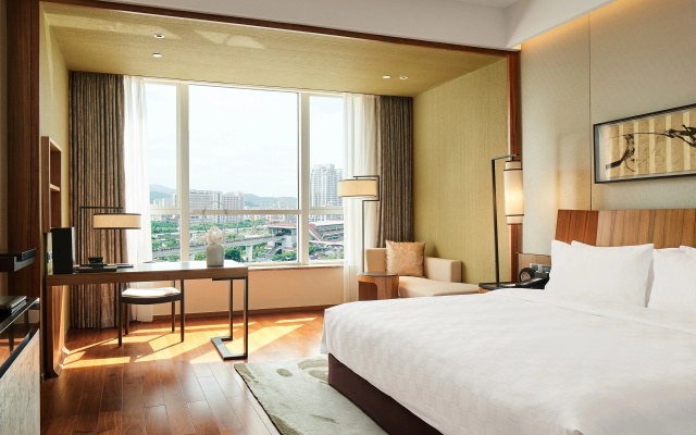 HUALUXE Ningbo Harbor City by IHG – Guest Rooms – Ningbo