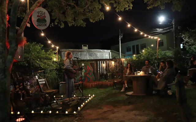 Island Vibe Nomads - Adventure Hostels & Coworking