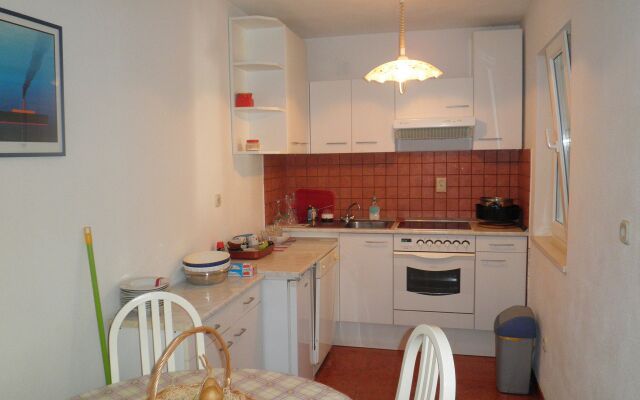 Apartment Aldica - 300 m from sea: A3 Supetar, Island Brac