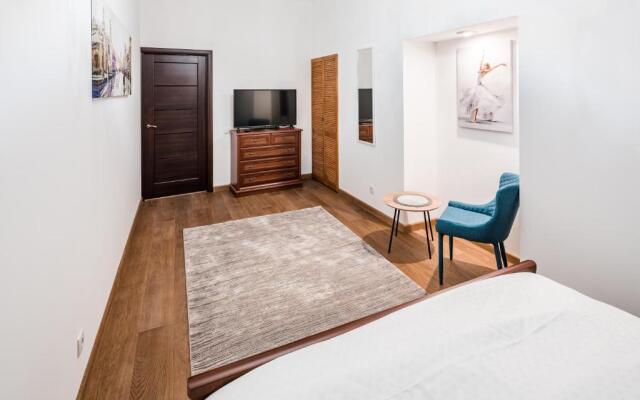 Romari площа Міцкевича