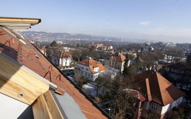 Spacious Treetop Apartment by easyBNB