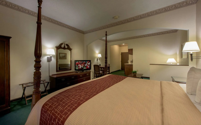 Red Roof Inn & Suites Albany, GA