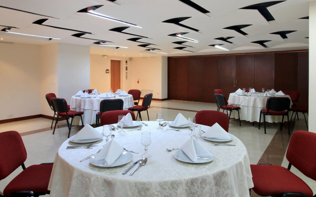 Hotel Windsor House Inn By GEH Suites