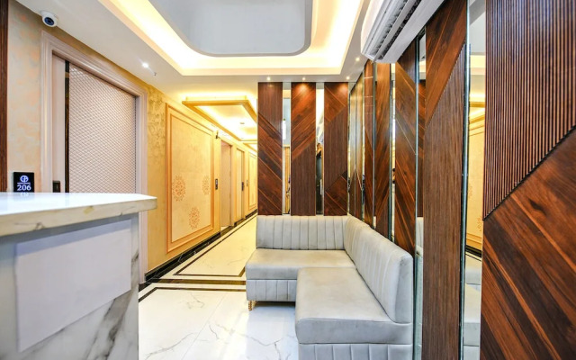 Fabhotel Grand Palazzo
