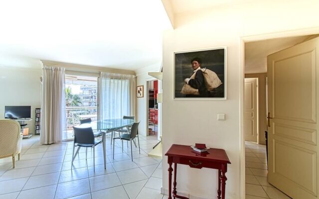 HESPE - Beautiful 2 bed apartment only 50m from the beach!