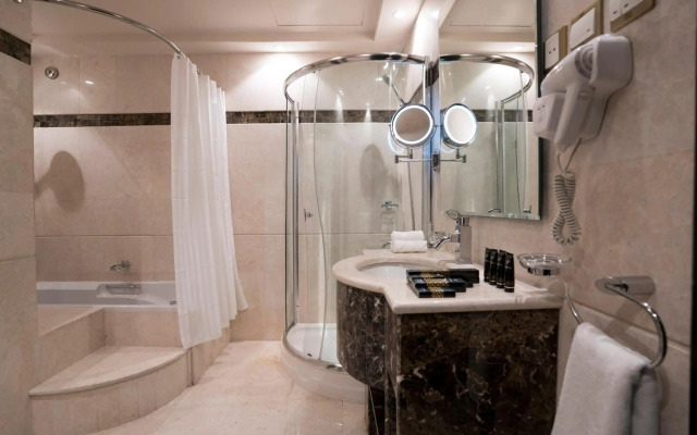 Awaliv International Hotel