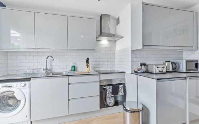 Right On : Bright On Apartment 1A | By My Getaways