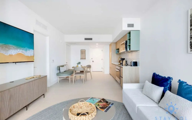 Oasis 1BR Apartment With Pool