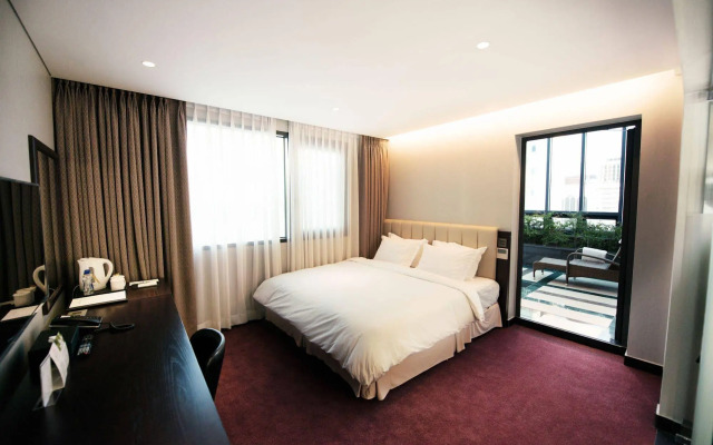 Travelodge Myeongdong City Hall