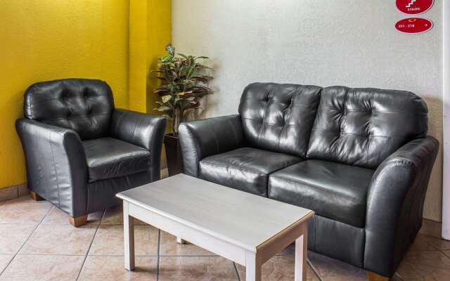 Econo Lodge Inn & Suites Walnut