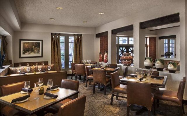 Embassy Suites Phoenix - Tempe