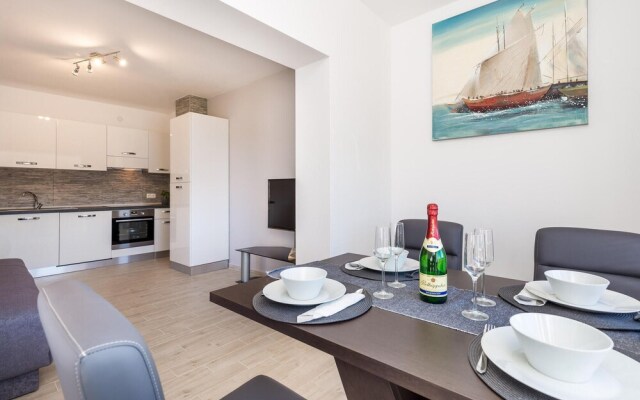 Awesome Apartment in Stara Novalja With 2 Bedrooms and Wifi